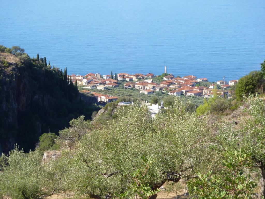 Trisilio Apartment Kardamyli Exterior photo